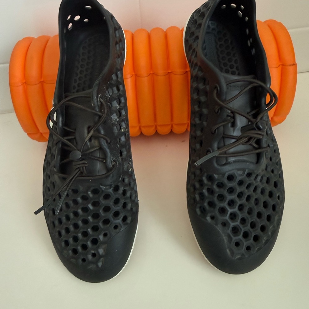 Vivo Barefoot Lace up water shoe - black